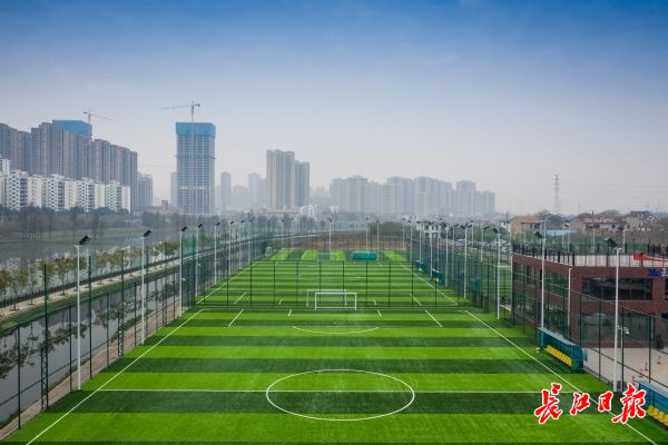 今年武汉新建社区足球场207片手机可直接订场地