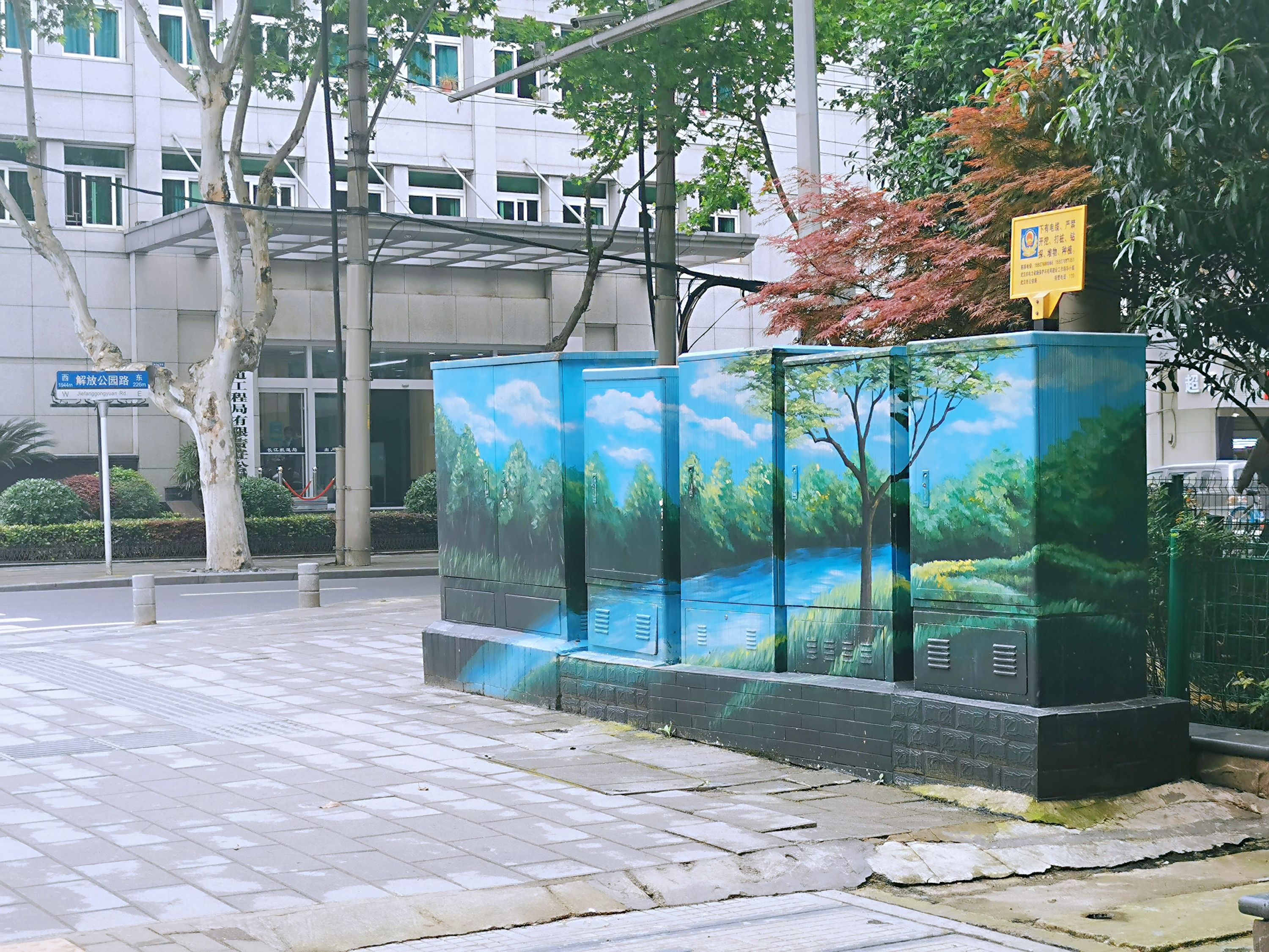 汉口街头配电箱披上彩绘400余幅彩色风景与城市道路融为一体