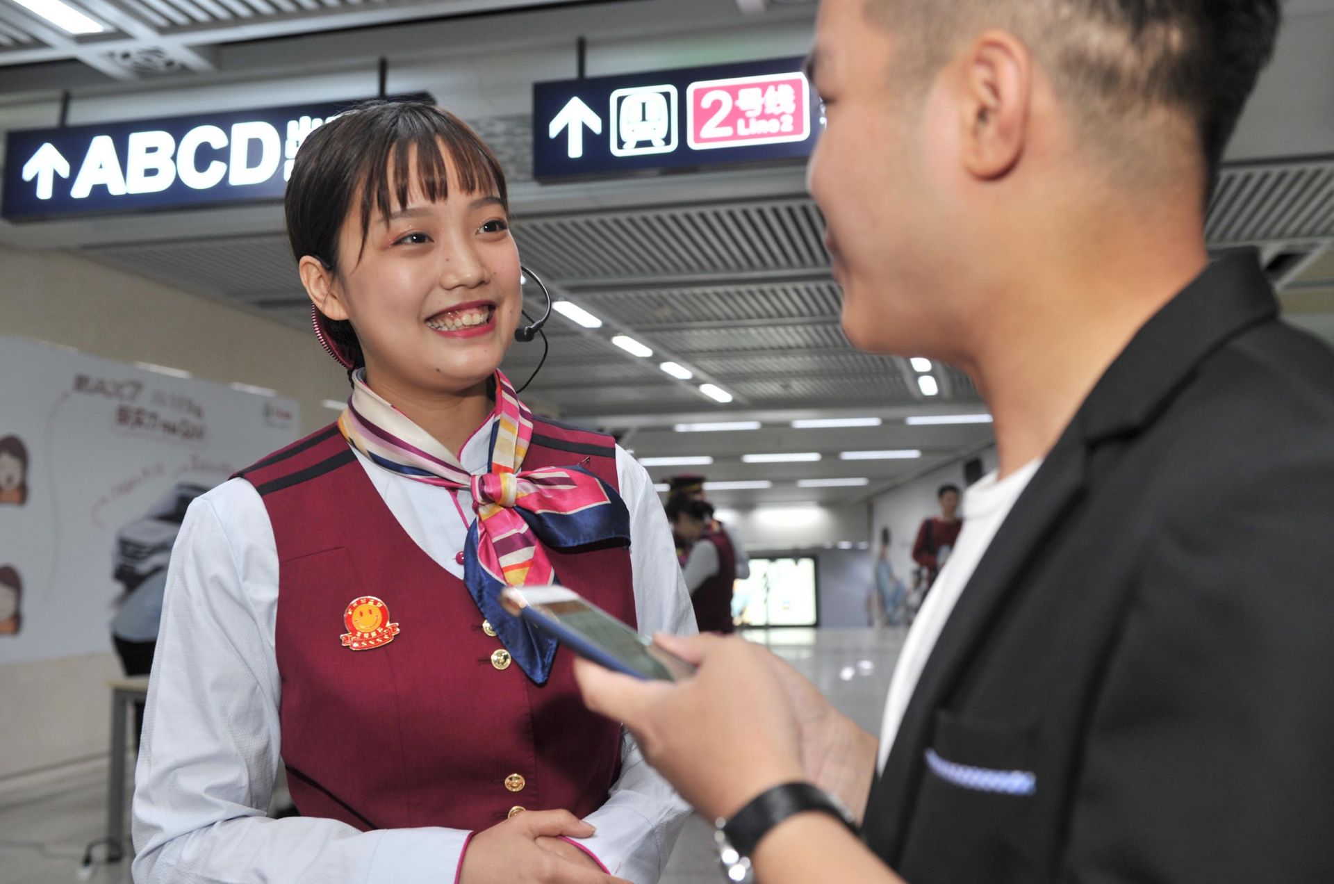 武汉地铁工作人员服装图片