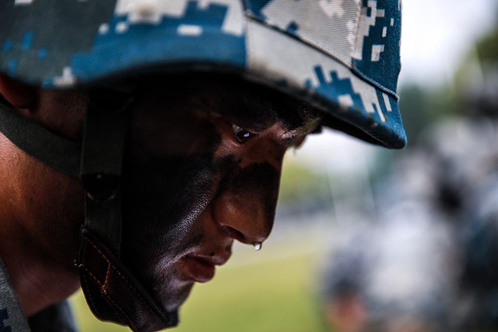 空军猎人集训队百余名侦察尖兵陌生地域锤炼实战能力