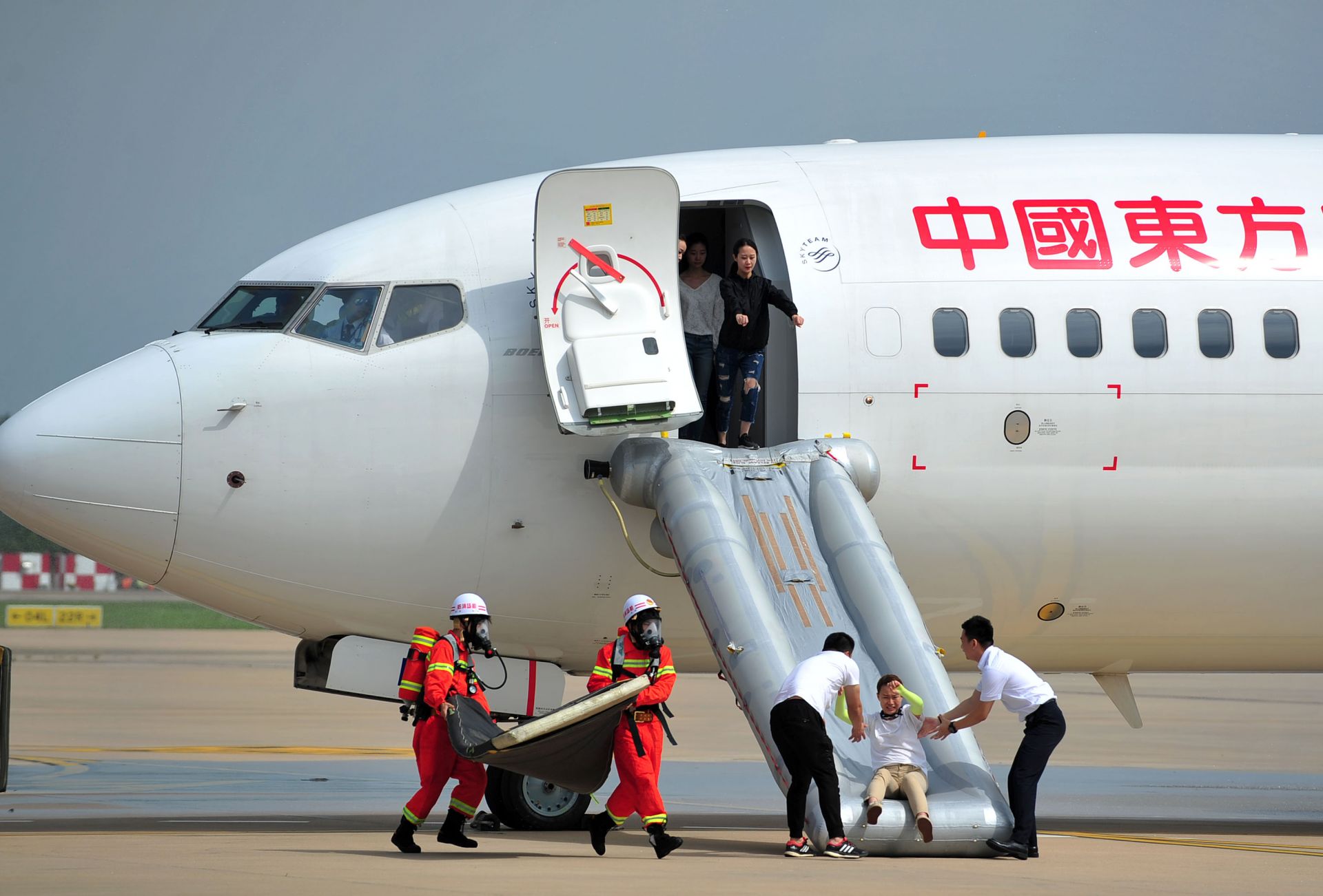 武汉天河机场组织开展了2018年航空器应急救援及事故调查综合演练