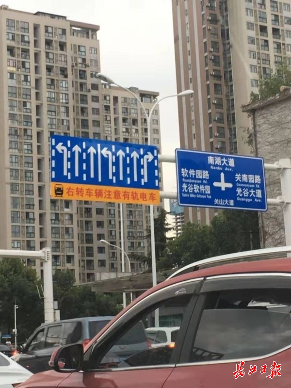 成华大道路标图片