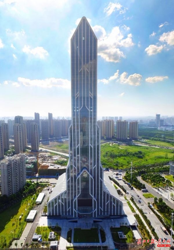 249米高空尽览武汉大城风貌云端艺境城市时尚发布新地标