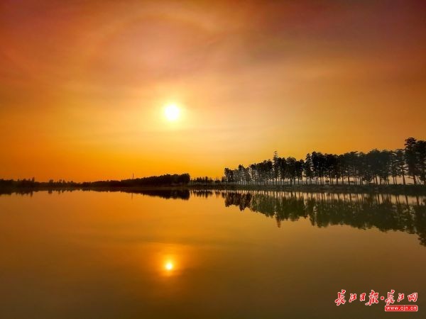 午后太阳高照晚上凉风阵阵未来三天武汉晴好无雨