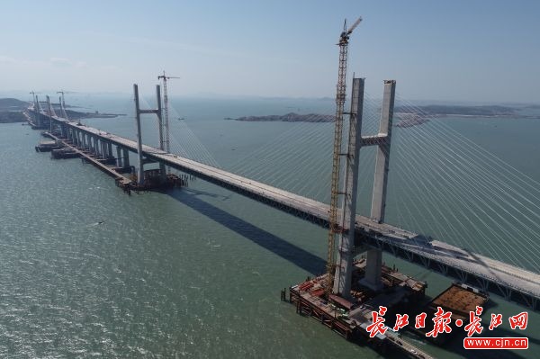 世界最长跨海峡公铁两用桥合龙武汉建桥国家队挑战建桥禁区