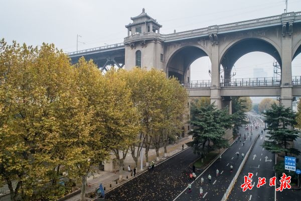记者任勇 摄家住江堤中路的吴雪晶介绍,她每天早上送孩子上学后,就会