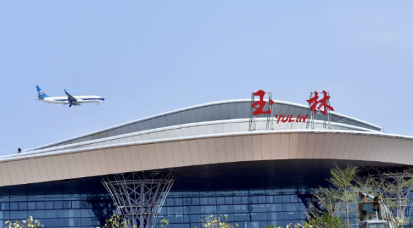 一架由南方航空公司执飞的波音737民航客机从广西南宁机场起飞,8点40