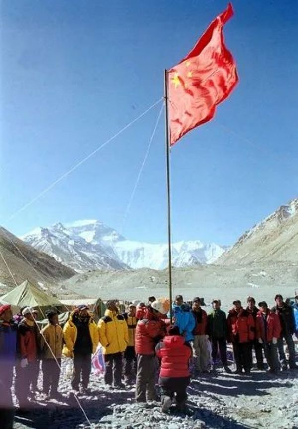 这组珍贵老照片记录了60年珠峰挑战史