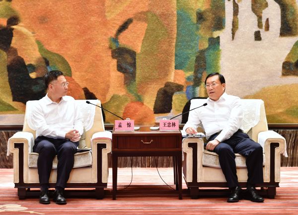 王忠林与华夏幸福基业股份有限公司董事孟惊座谈