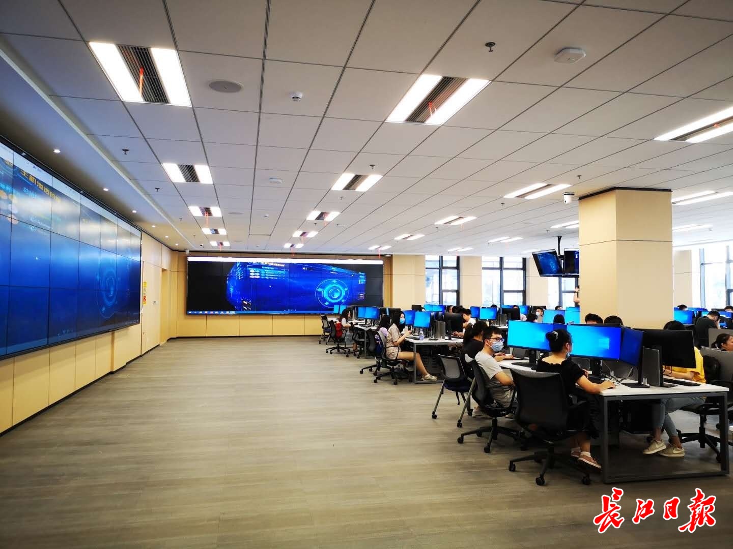 网安学院迎来开学第一课在实验室开始网络攻防对抗实训