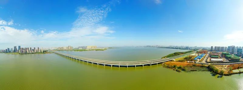 汤逊湖特大桥(跨湖段).