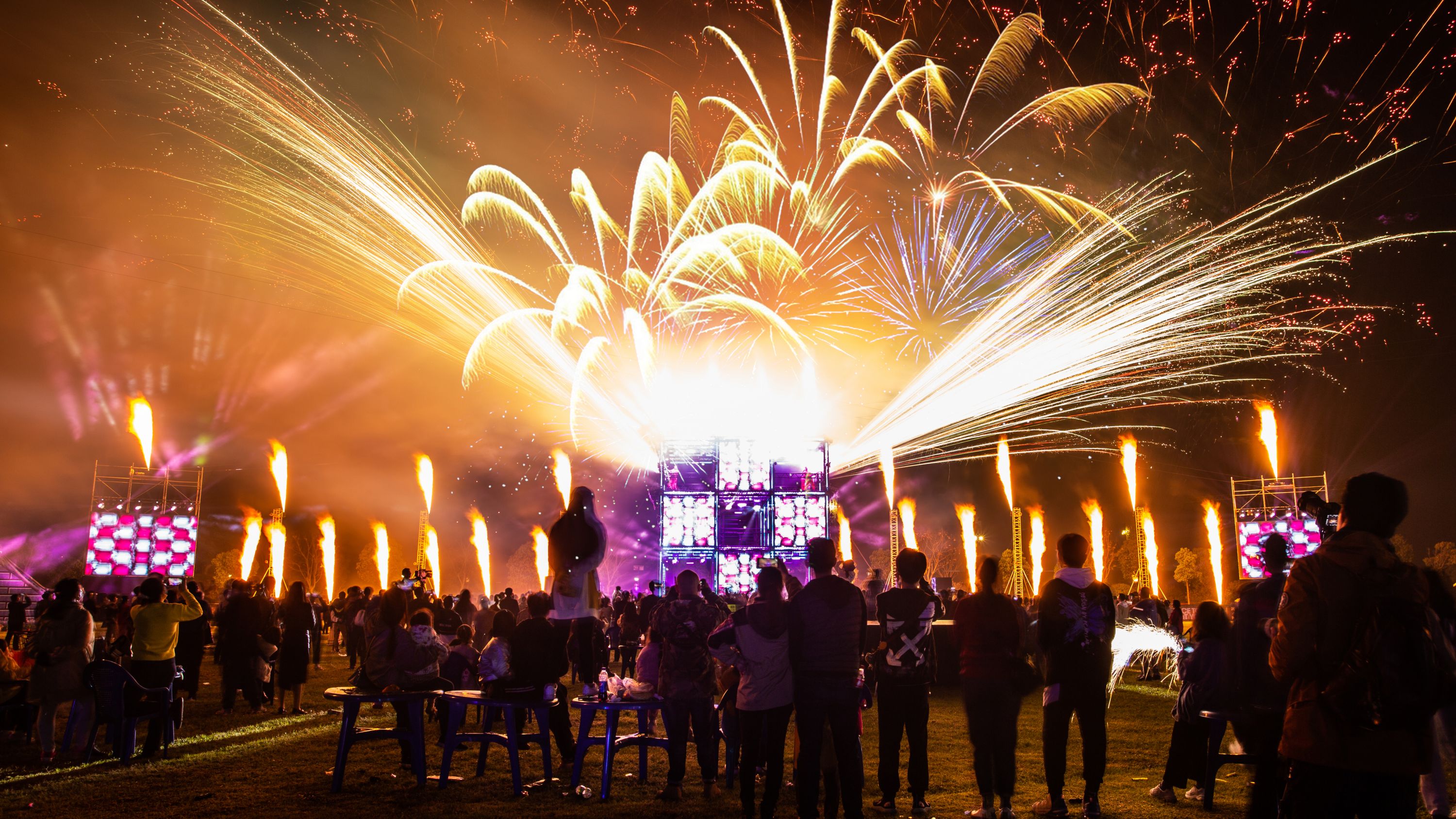 4万名游客在花博汇景区体验焰火芭蕾