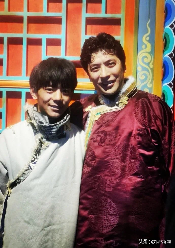 文旅局长帮丁真挡粉出圈别人称我像费翔一上台就说