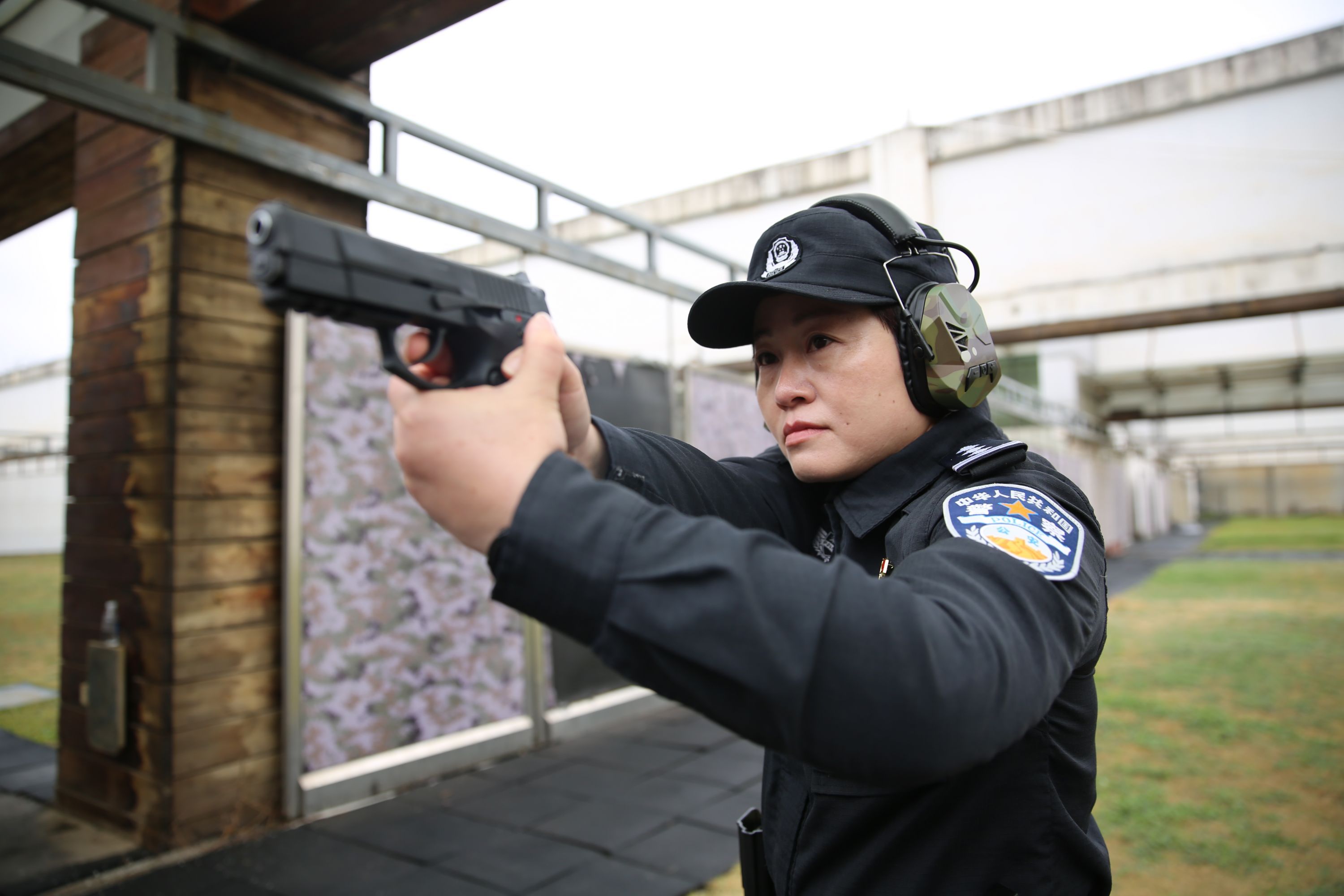 处置严重暴力犯罪案件20余起雨夜吹响集结号带强兵特警女枪王这样练成