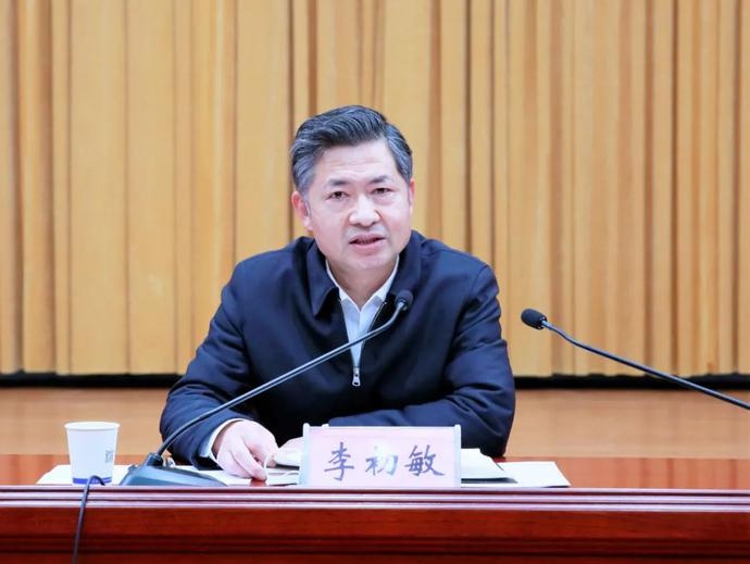 黄州区召开创文创卫督办会