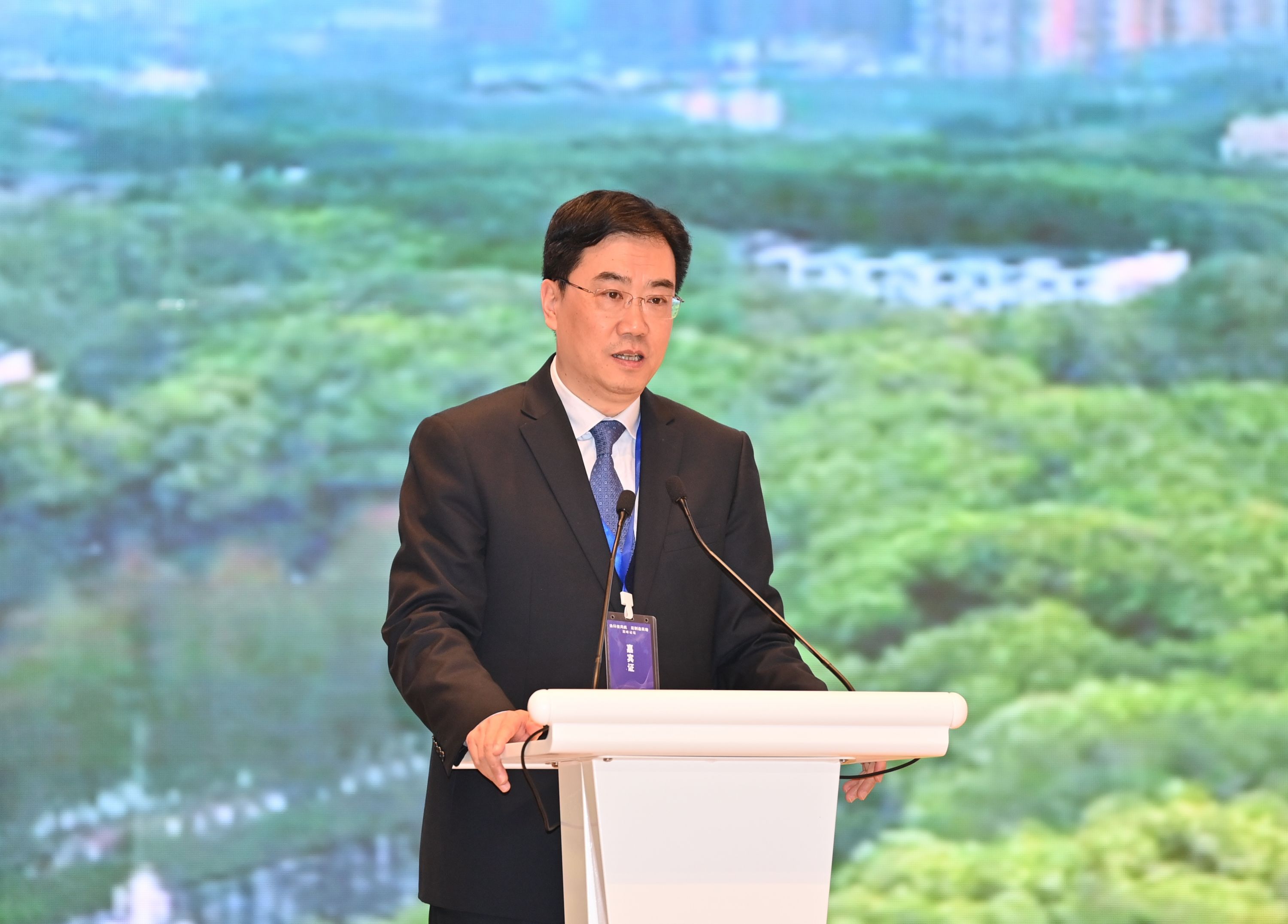 擦亮新时代武汉造品牌扬科技风帆筑制造高地高峰论坛在汉举行