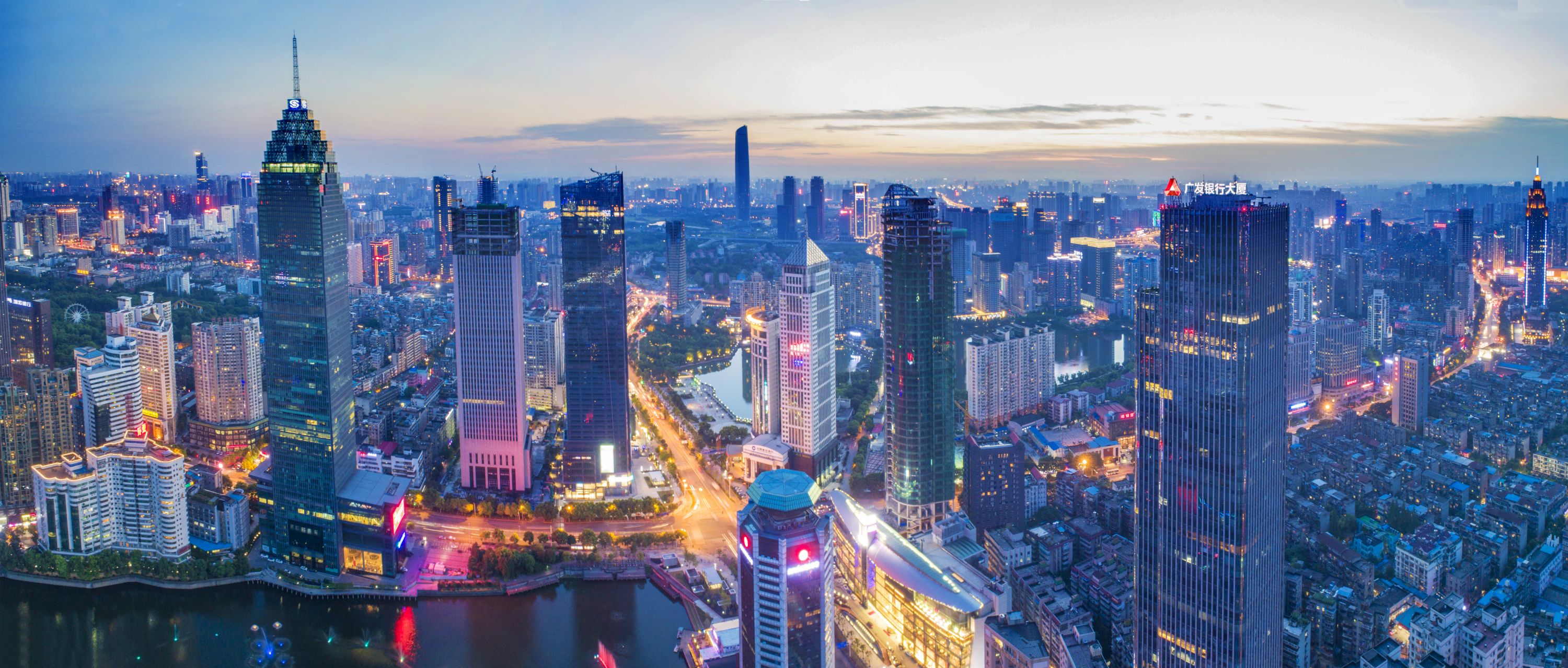 江汉一街一城铸金融高地加快建设武汉区域金融中心核心集聚区