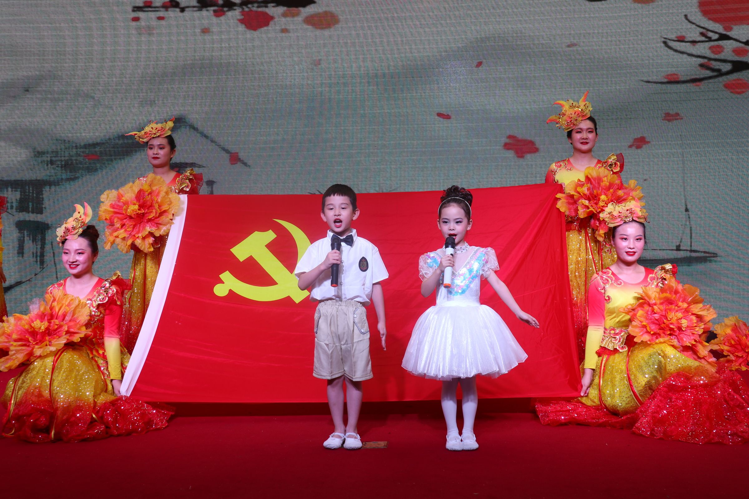 社区小小楼栋长讲述红色经典故事