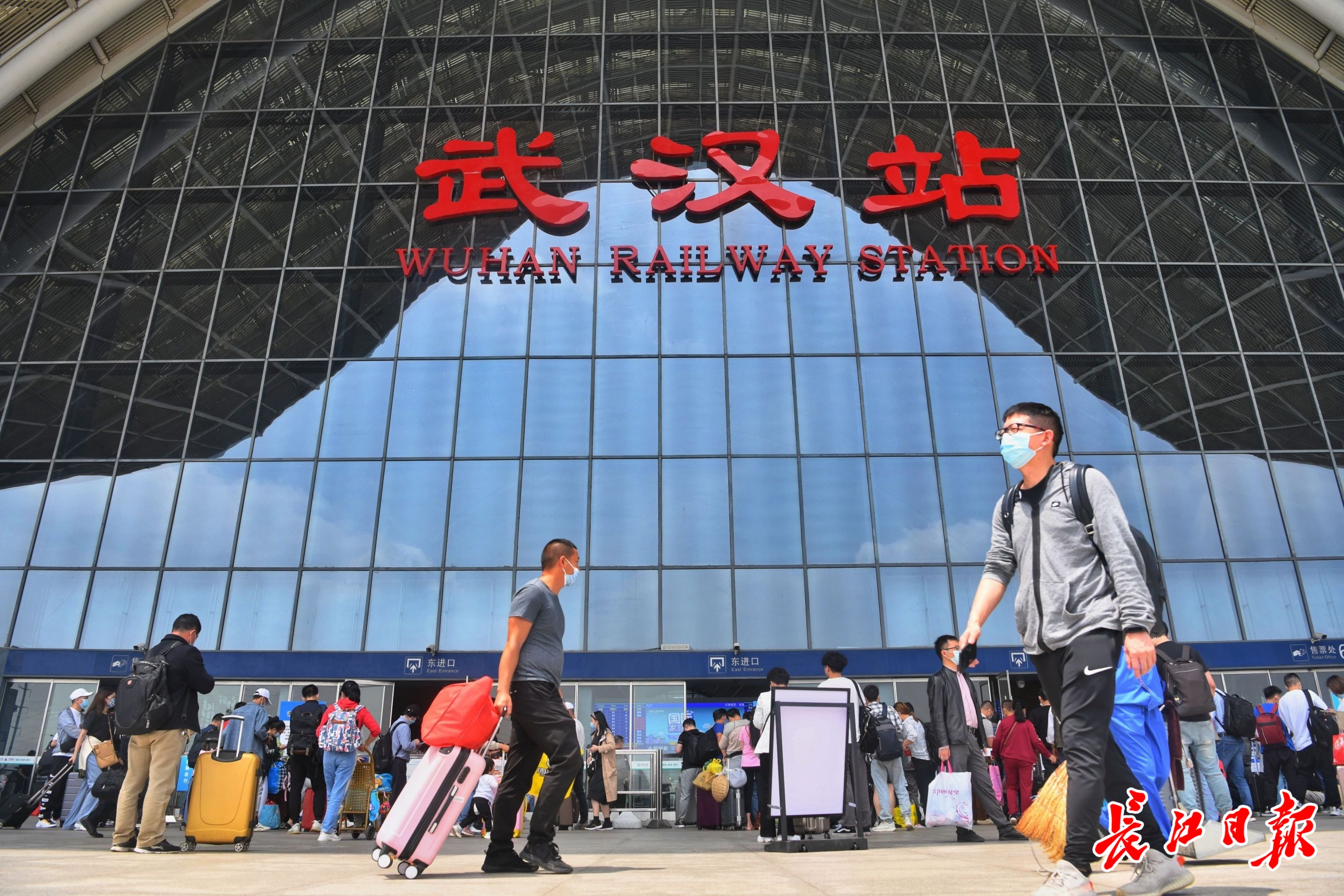 武汉站未受京广线接触网挂异物影响26趟赴京列车未晚点