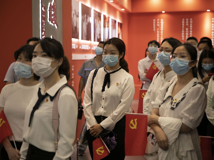 67先模老党员进红色场馆讲党史学党史