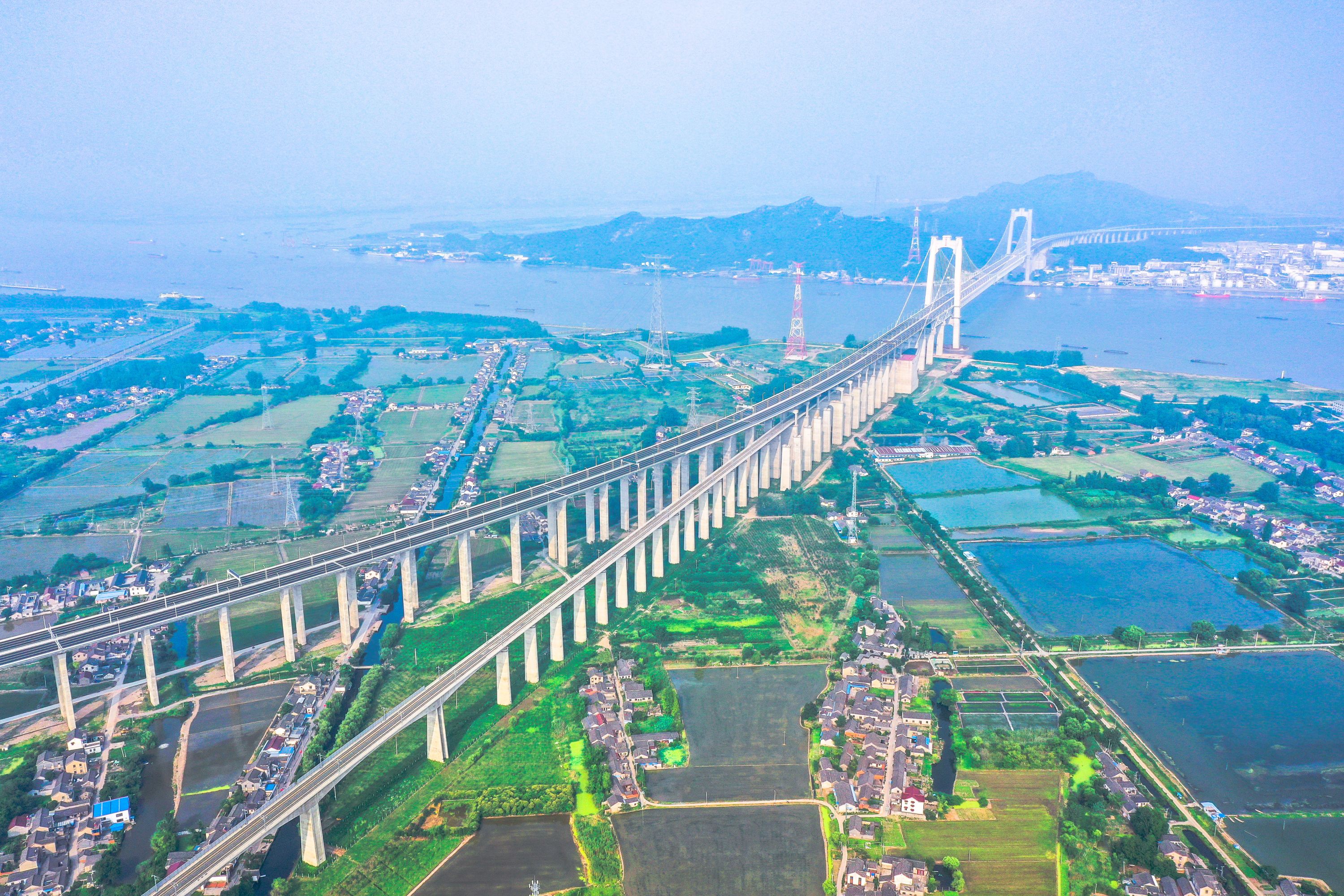 武汉建桥王牌军联手打造,中国首座公铁两用悬索桥通车_大武汉