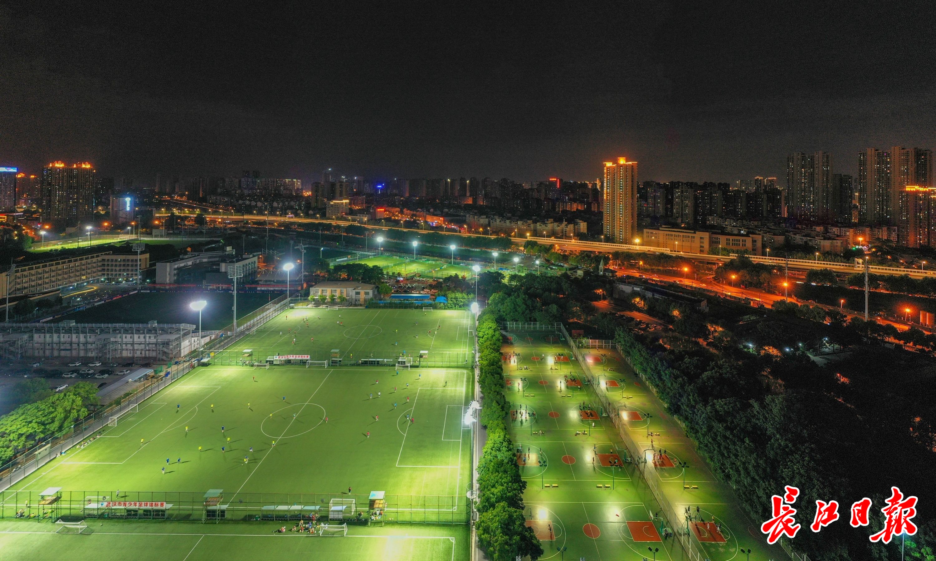 武汉之夜热度依然