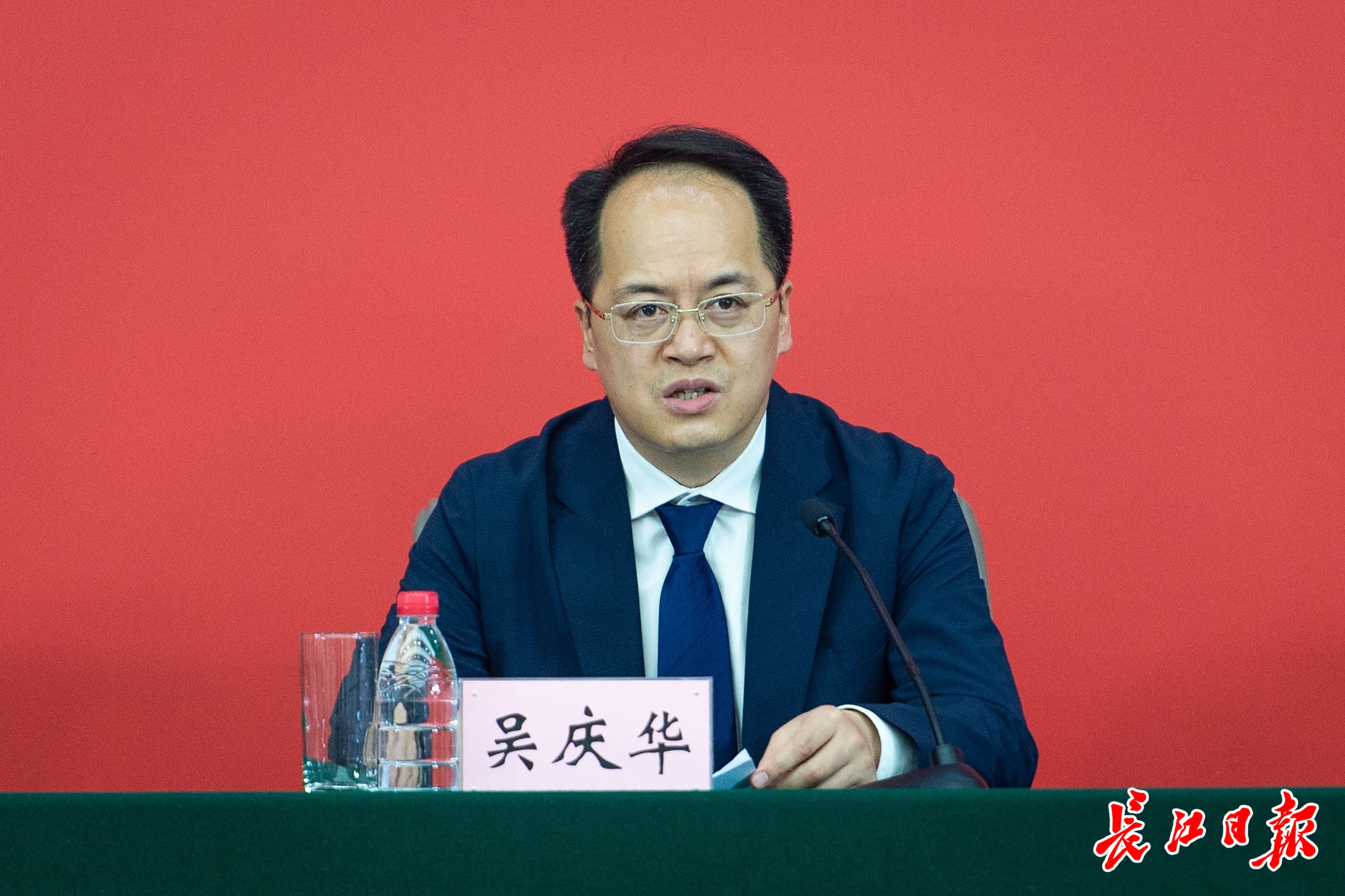 湖北省委副秘书长,省委政研室(省委改革办,省委财经办)主任吴庆华.