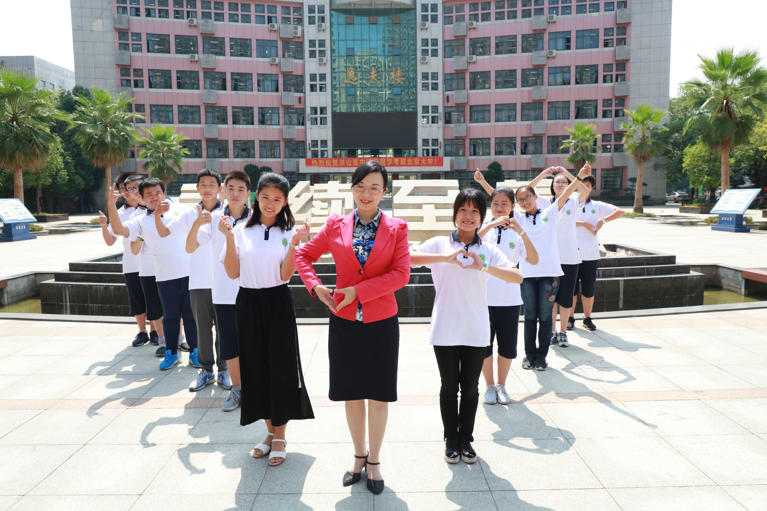 整夜陪母亲化疗的她第二天又激情站上讲台洪山高中黄慧引导学生感受
