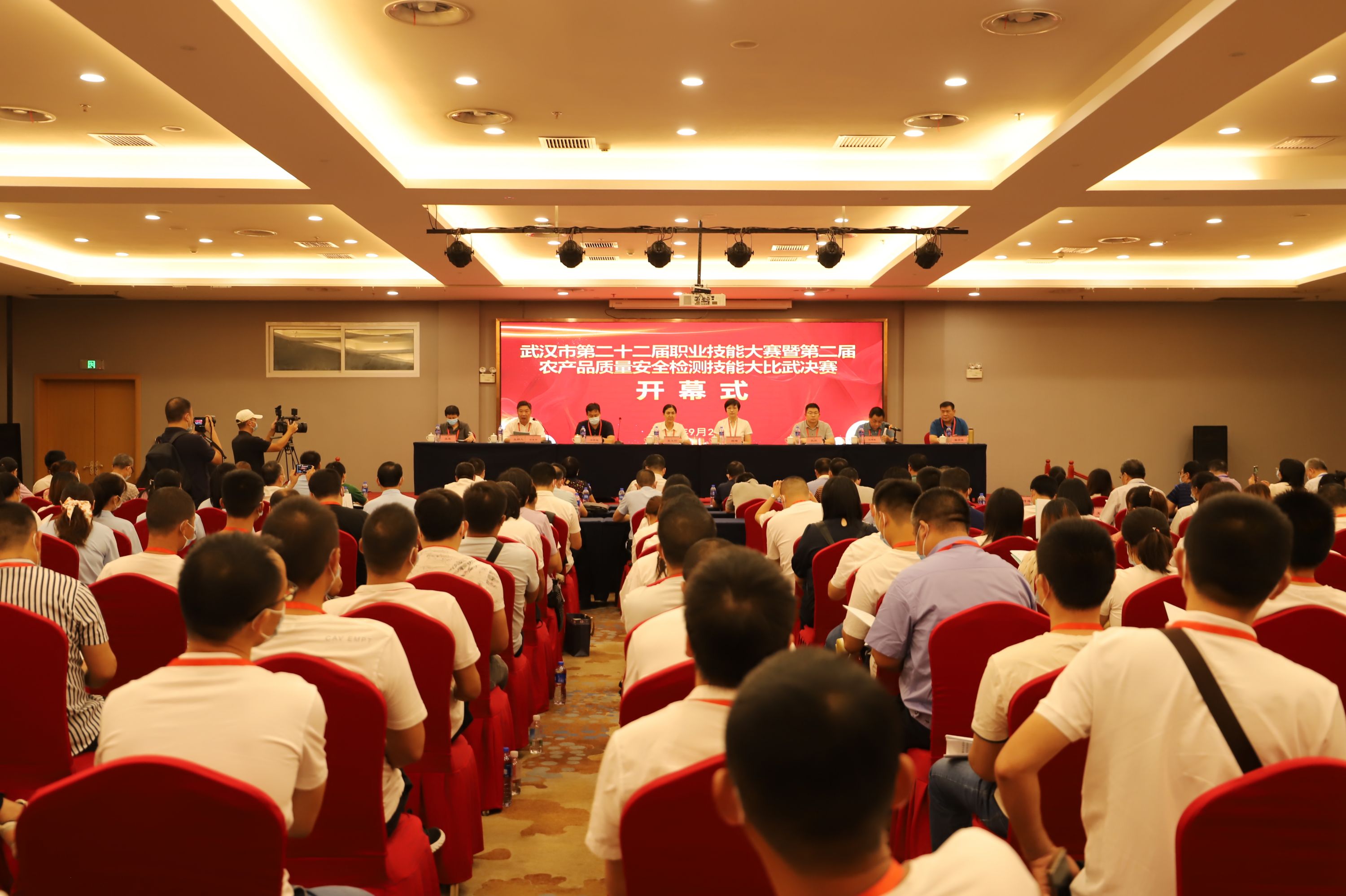 守护舌尖上的安全157名选手角逐武汉农检大比武