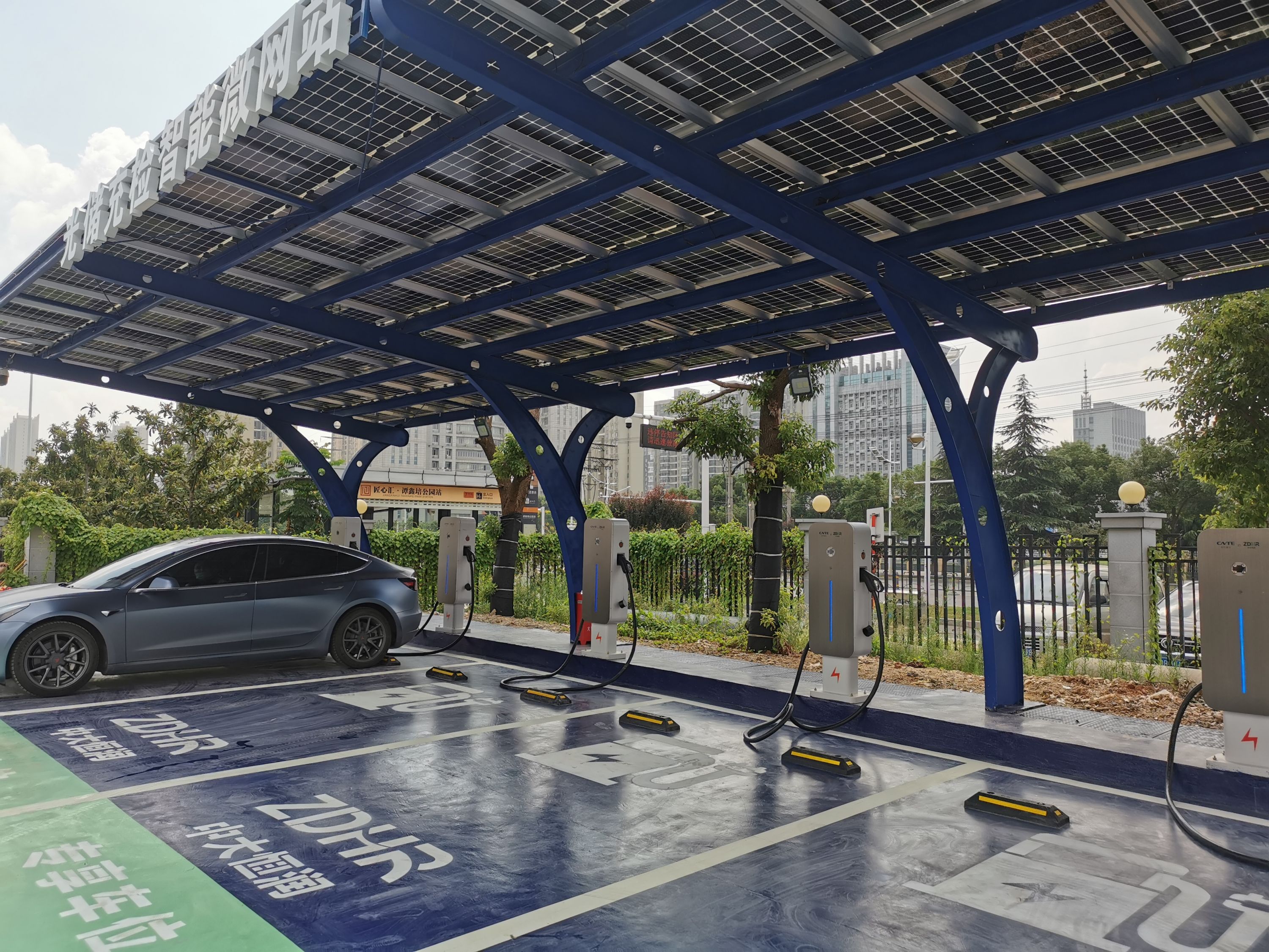 边充电边检测电池健康指数,湖北首座光储充检智能微网充电站在汉投用