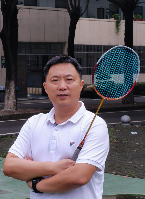 吴家山中学体育教师周志成.