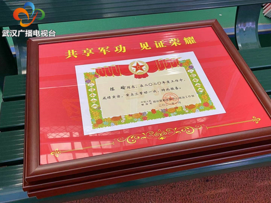 江岸区为立功受奖现役军人集中送达喜报_大江金岸