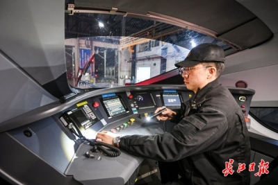 新春走基层 | 三万步的守护