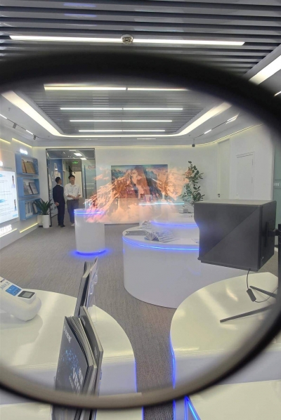 新天工开物 | 科幻名场面成真！智能眼镜：随时随地用87英寸“大屏”看电影