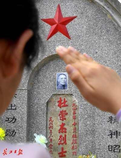 烈士容颜被复原，杜崇杰墓碑完成重要“补白”